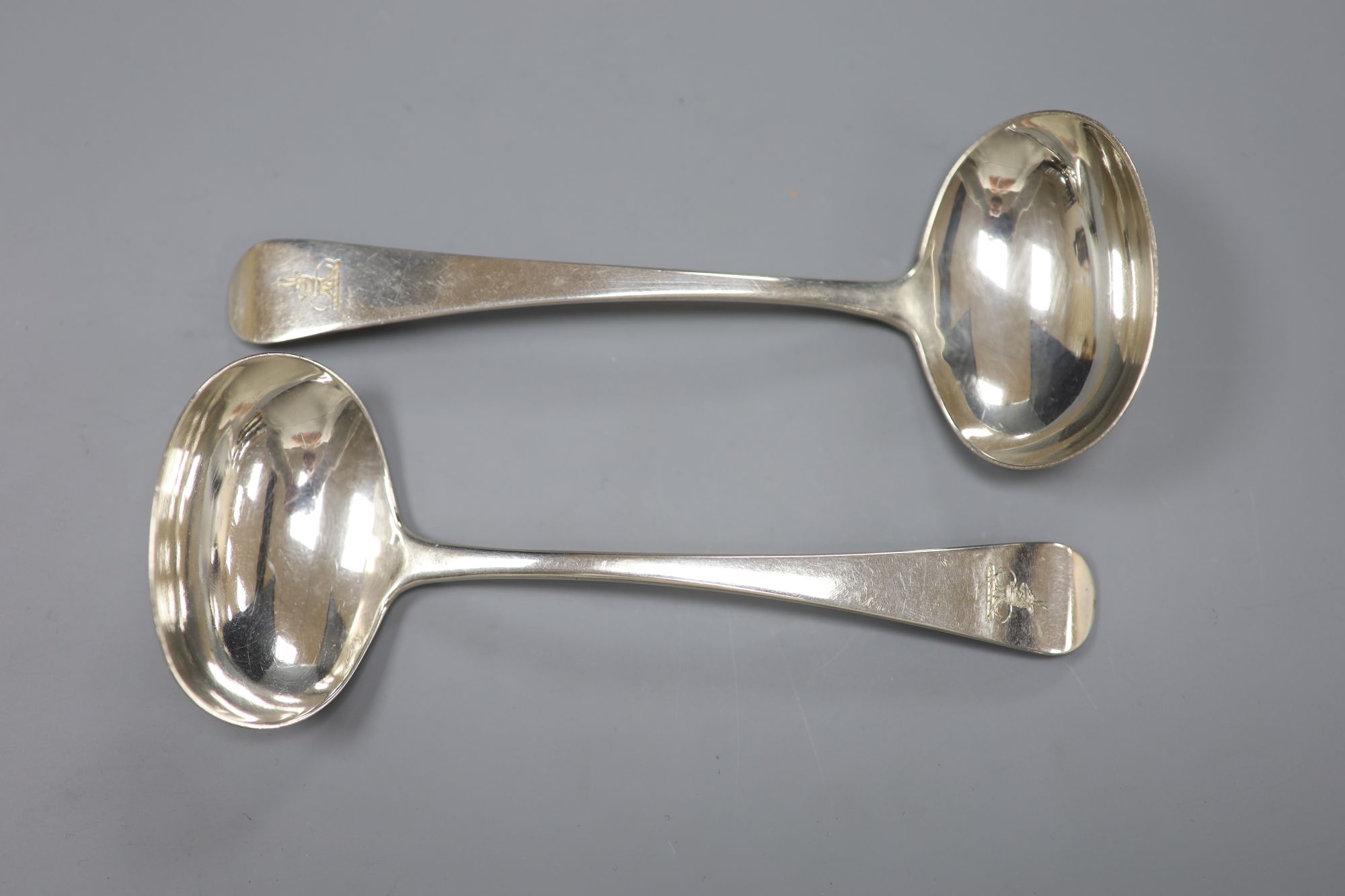 A pair of George IV silver Old English pattern sauce ladles, William Bateman, London, 1825, 3.1oz.